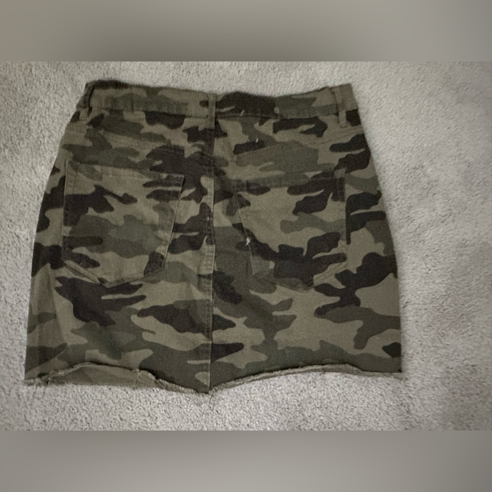 Garage camo mini skirt, size medium